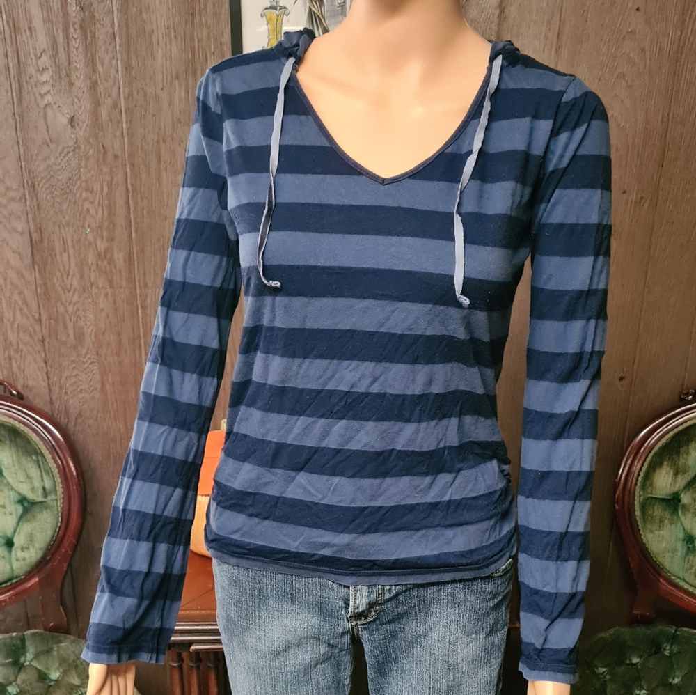 V-Neck Long Sleeve Hooded Shirt
